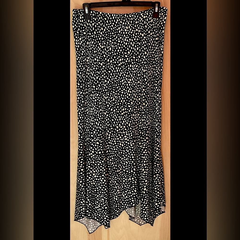 Donna Toran Polka Dot Long Skirt - EUC